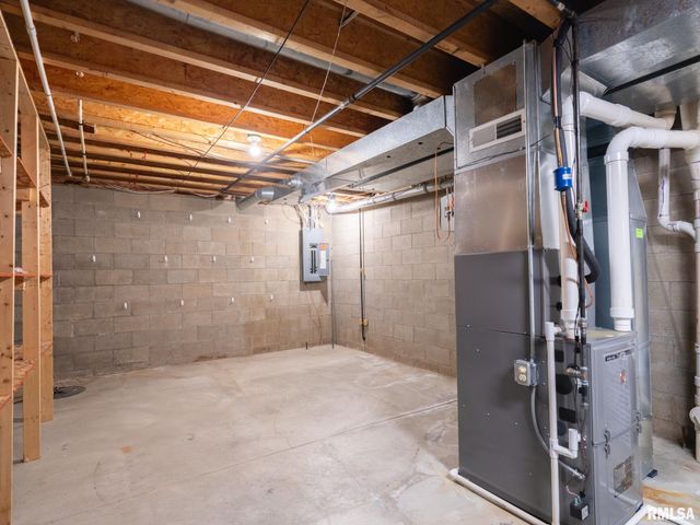 2200 SHERIDAN Road, Pekin, IL 61554