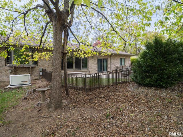 2200 SHERIDAN Road, Pekin, IL 61554