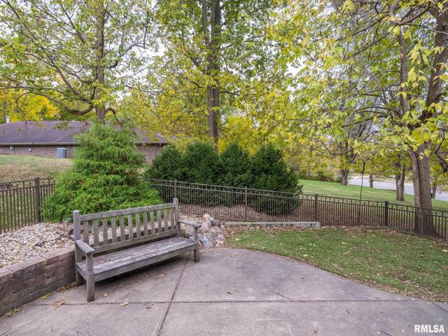 2200 SHERIDAN Road, Pekin, IL 61554