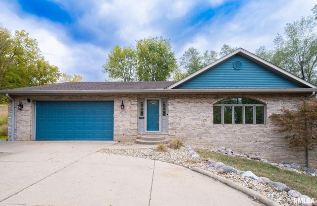 2200 SHERIDAN Road, Pekin, IL 61554