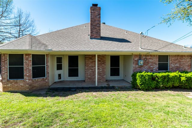 604 Valleyridge Court, Decatur, TX 76234