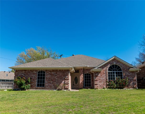 604 Valleyridge Court, Decatur, TX 76234