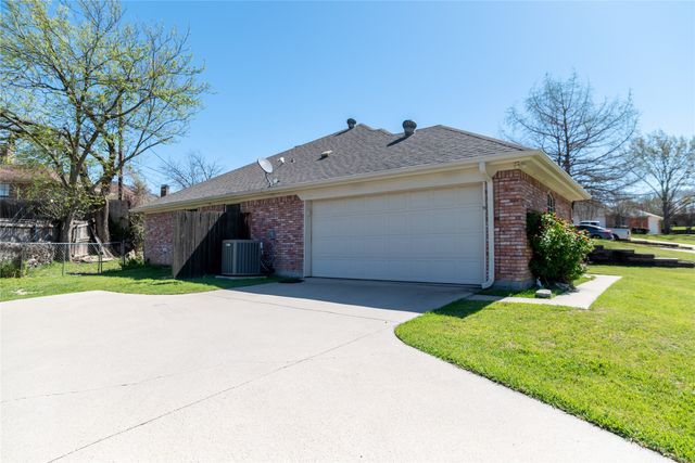 604 Valleyridge Court, Decatur, TX 76234