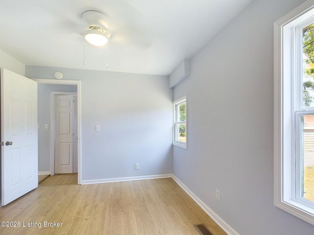 4203 Searcy Ln, Louisville, KY 40216