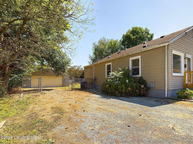 4203 Searcy Ln, Louisville, KY 40216