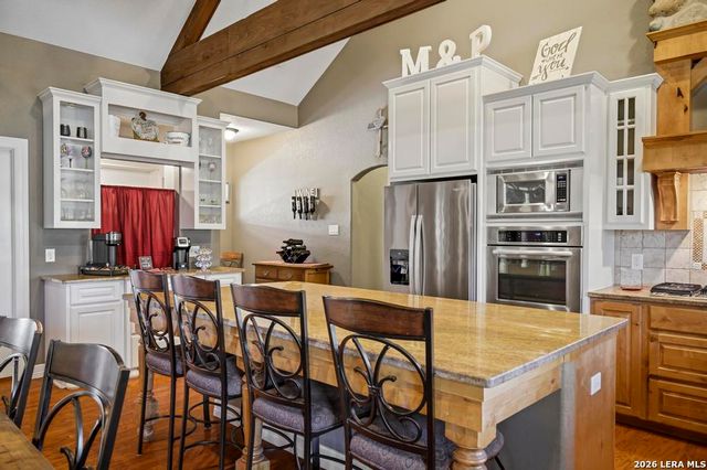 15 Post Oak Rd, La Vernia, TX 78121