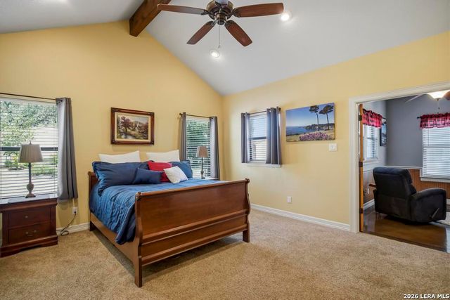15 Post Oak Rd, La Vernia, TX 78121