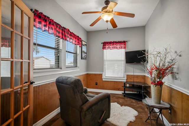 15 Post Oak Rd, La Vernia, TX 78121