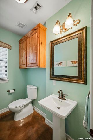 15 Post Oak Rd, La Vernia, TX 78121