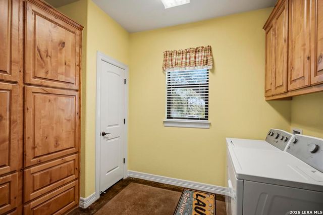 15 Post Oak Rd, La Vernia, TX 78121