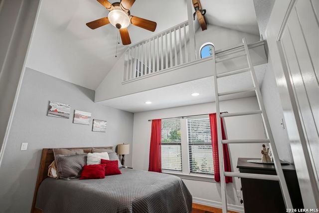 15 Post Oak Rd, La Vernia, TX 78121