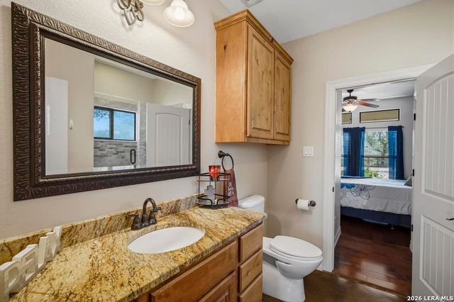 15 Post Oak Rd, La Vernia, TX 78121