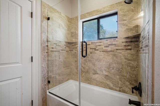 15 Post Oak Rd, La Vernia, TX 78121