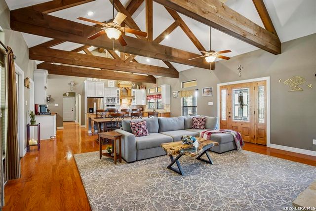 15 Post Oak Rd, La Vernia, TX 78121