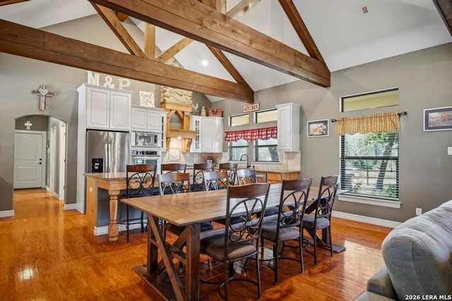 15 Post Oak Rd, La Vernia, TX 78121