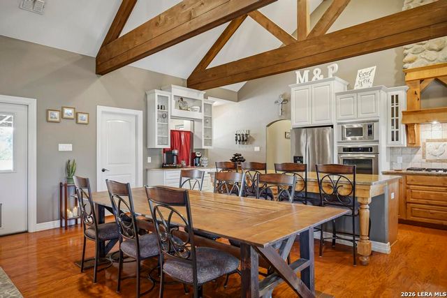 15 Post Oak Rd, La Vernia, TX 78121