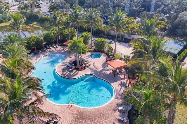 2414 VACCARO DRIVE, Sarasota, FL 34231