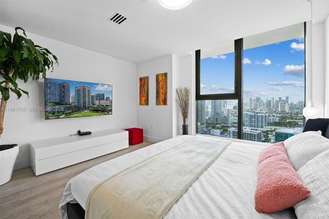 121 NE 34th St PH3204, Miami, FL 33137