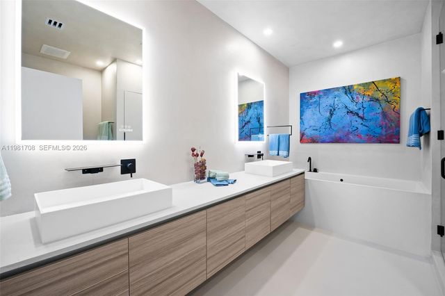 121 NE 34th St PH3204, Miami, FL 33137