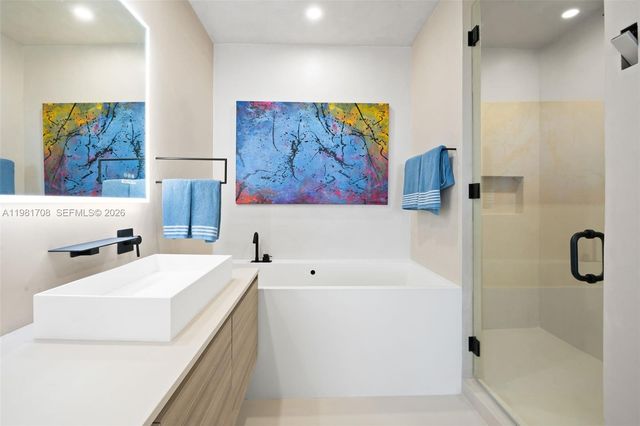 121 NE 34th St PH3204, Miami, FL 33137