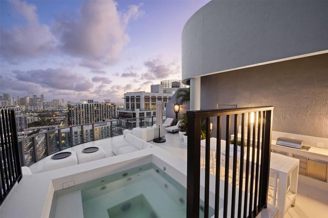 121 NE 34th St PH3204, Miami, FL 33137