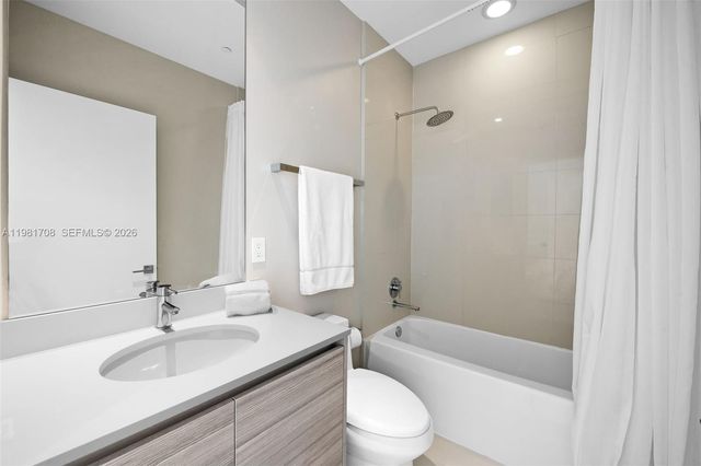 121 NE 34th St PH3204, Miami, FL 33137