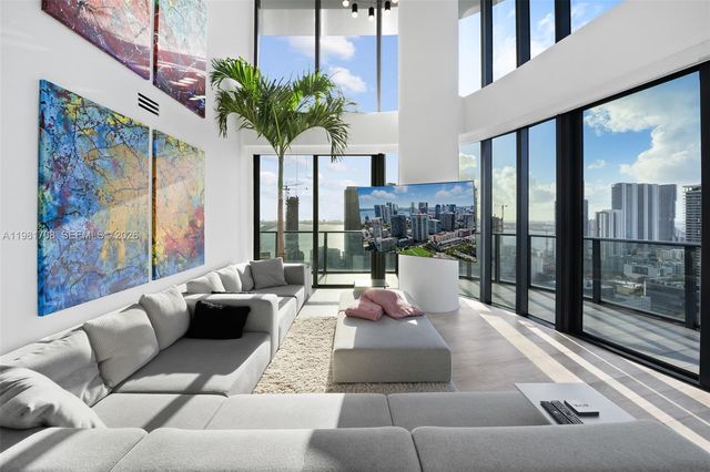 121 NE 34th St PH3204, Miami, FL 33137