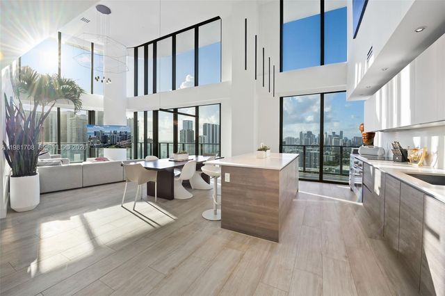 121 NE 34th St PH3204, Miami, FL 33137