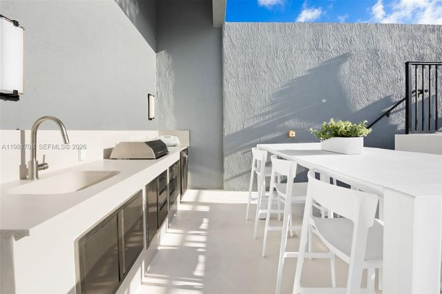 121 NE 34th St PH3204, Miami, FL 33137