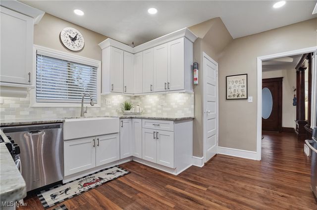 203 N Prospect Avenue, Hartville, OH 44632