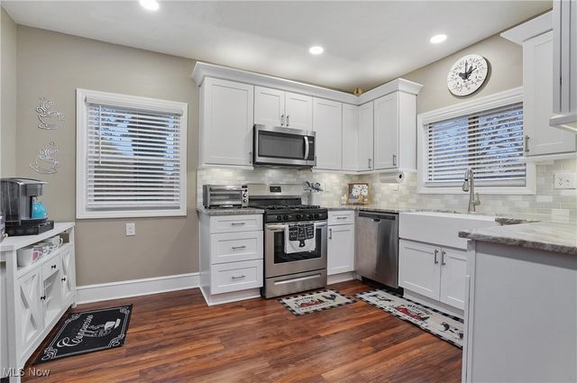 203 N Prospect Avenue, Hartville, OH 44632