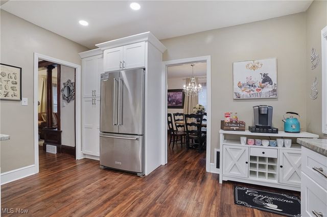 203 N Prospect Avenue, Hartville, OH 44632