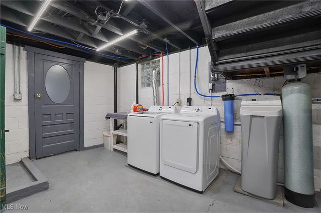 203 N Prospect Avenue, Hartville, OH 44632