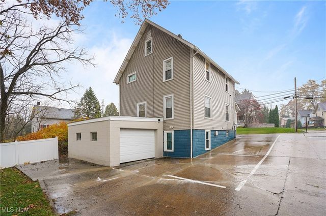 203 N Prospect Avenue, Hartville, OH 44632