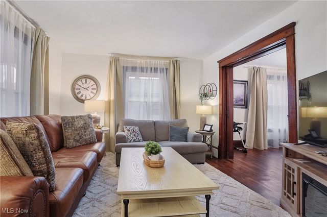 203 N Prospect Avenue, Hartville, OH 44632