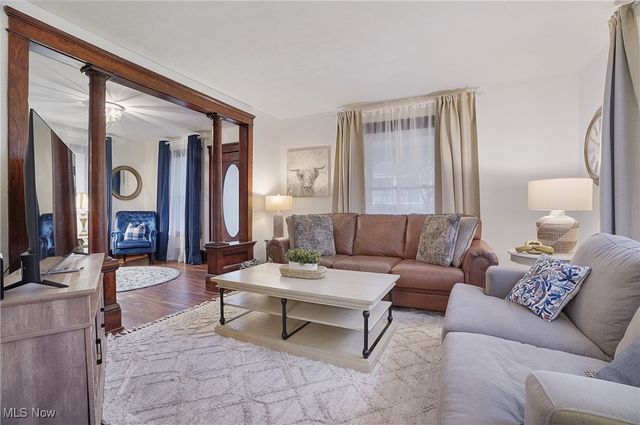 203 N Prospect Avenue, Hartville, OH 44632