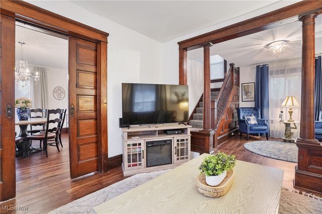 203 N Prospect Avenue, Hartville, OH 44632