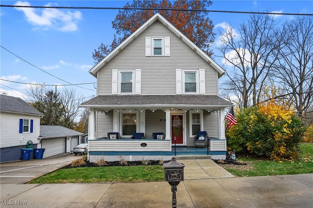 203 N Prospect Avenue, Hartville, OH 44632