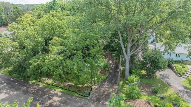 1984 Prosperity Road N, Maplewood, MN 55109