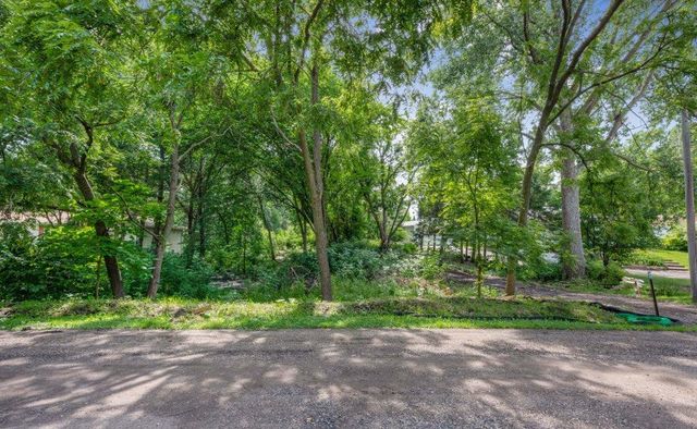 1984 Prosperity Road N, Maplewood, MN 55109