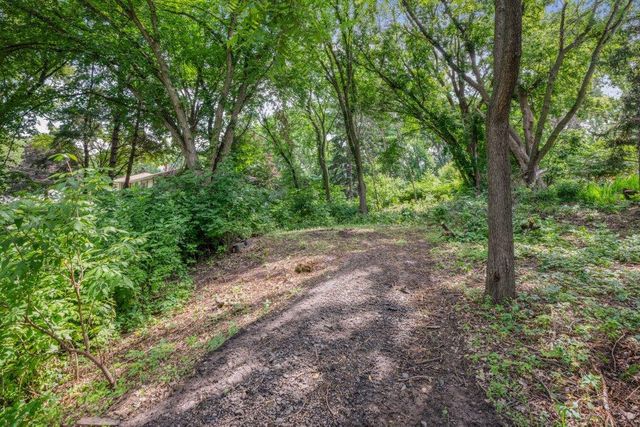 1984 Prosperity Road N, Maplewood, MN 55109