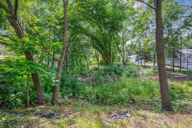 1984 Prosperity Road N, Maplewood, MN 55109