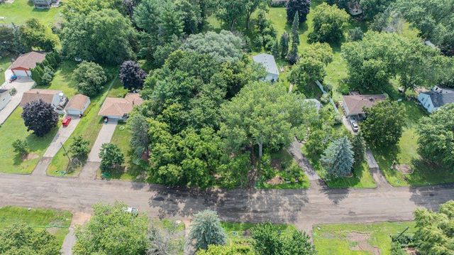 1984 Prosperity Road N, Maplewood, MN 55109