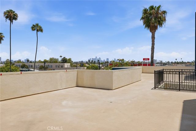 1818 S Norton Avenue 404, Los Angeles, CA 90018