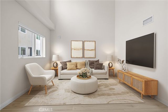 1818 S Norton Avenue 404, Los Angeles, CA 90018