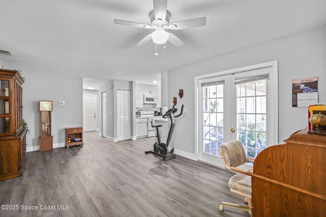 284 Emerson Drive NW, Palm Bay, FL 32907