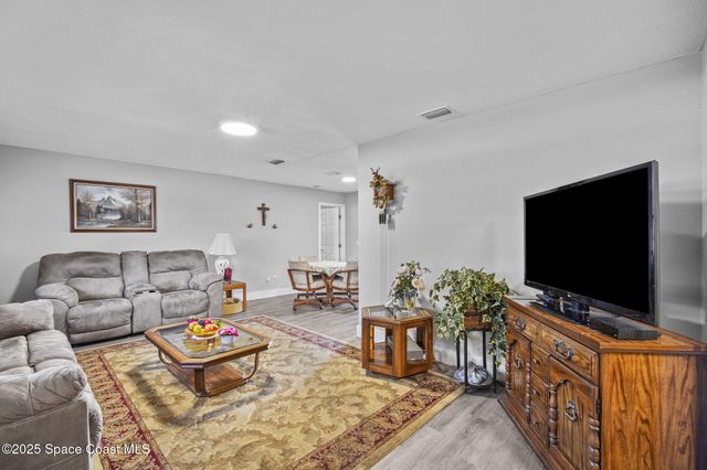 284 Emerson Drive NW, Palm Bay, FL 32907