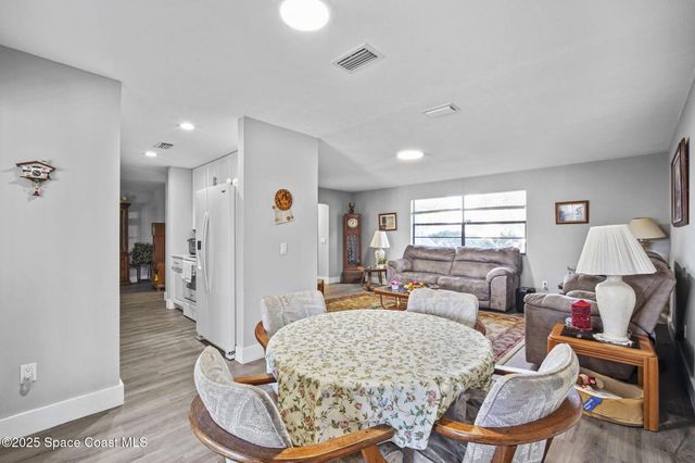 284 Emerson Drive NW, Palm Bay, FL 32907