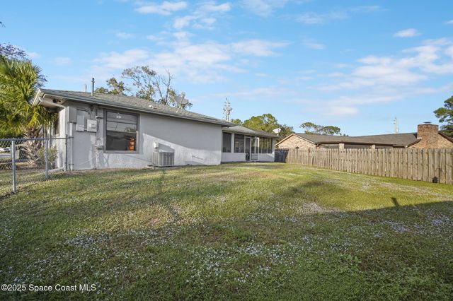 284 Emerson Drive NW, Palm Bay, FL 32907