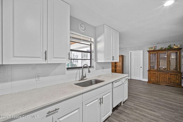 284 Emerson Drive NW, Palm Bay, FL 32907